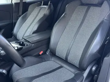 Peugeot 3008 / 2018 / cutie automata / 100.000 km