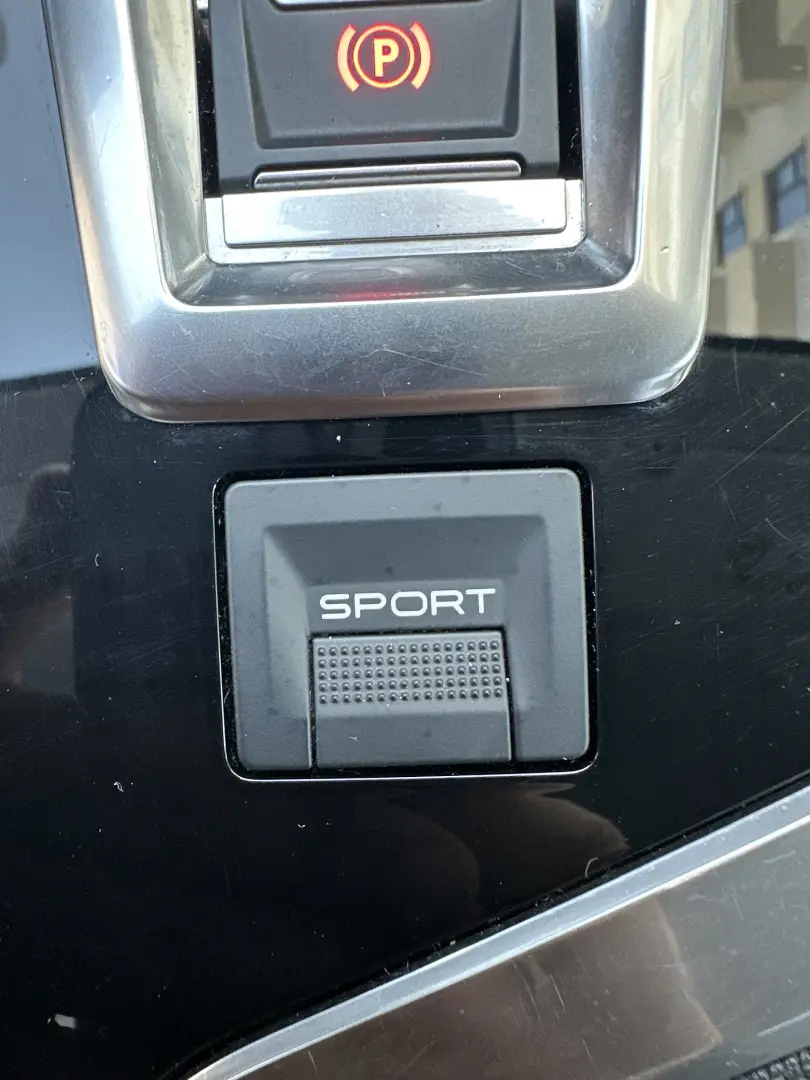 Peugeot 3008 / 2018 / cutie automata / 100.000 km