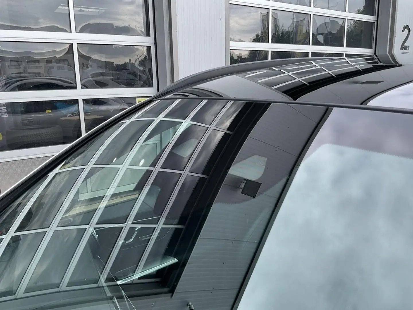 GLC 220d 4MATIC AMG-LINE+PANO+ACC+LED+AHK+KEYLES