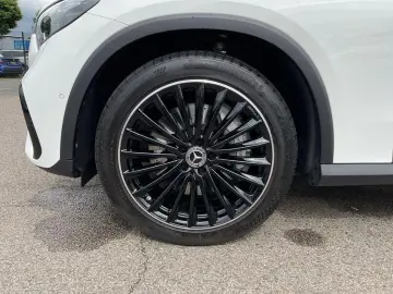 GLC 220d 4MATIC AMG-LINE+PANO+ACC+LED+AHK+KEYLES