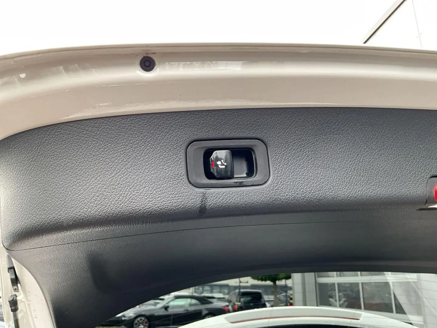 GLC 220d 4MATIC AMG-LINE+PANO+ACC+LED+AHK+KEYLES