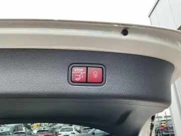 GLC 220d 4MATIC AMG-LINE+PANO+ACC+LED+AHK+KEYLES