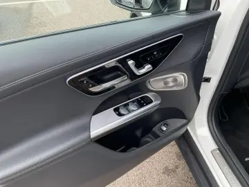 GLC 220d 4MATIC AMG-LINE+PANO+ACC+LED+AHK+KEYLES