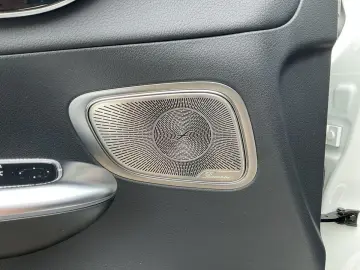 GLC 220d 4MATIC AMG-LINE+PANO+ACC+LED+AHK+KEYLES