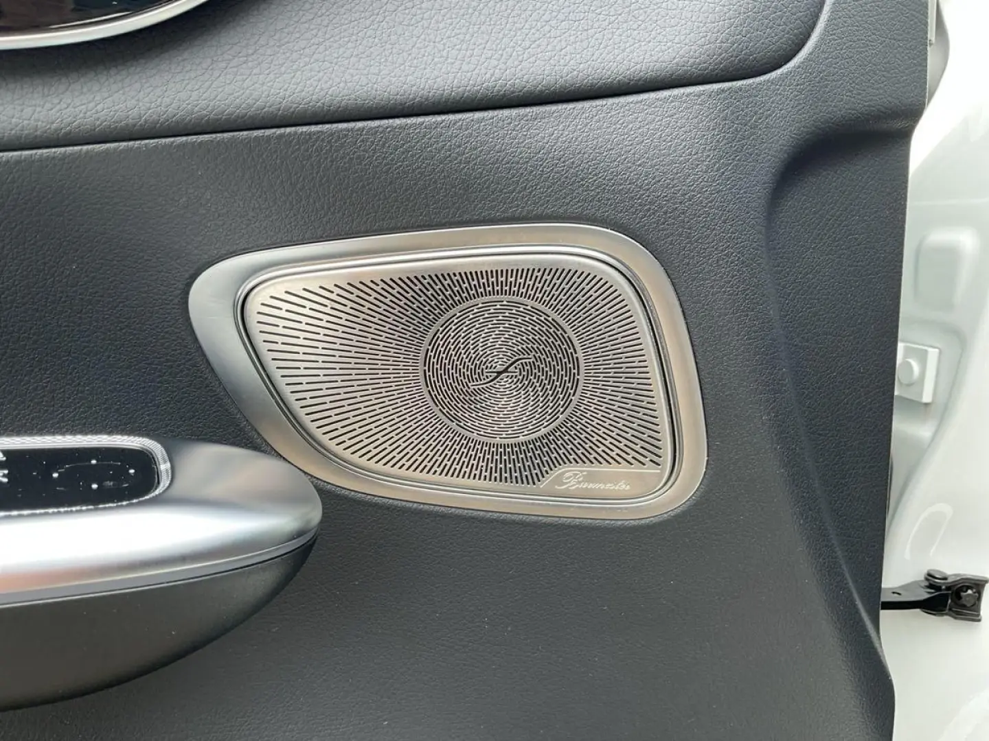 GLC 220d 4MATIC AMG-LINE+PANO+ACC+LED+AHK+KEYLES