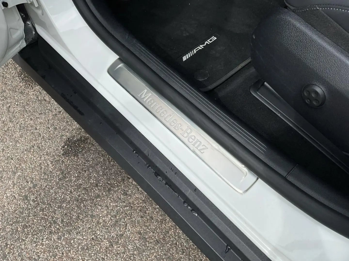 GLC 220d 4MATIC AMG-LINE+PANO+ACC+LED+AHK+KEYLES