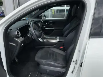 GLC 220d 4MATIC AMG-LINE+PANO+ACC+LED+AHK+KEYLES