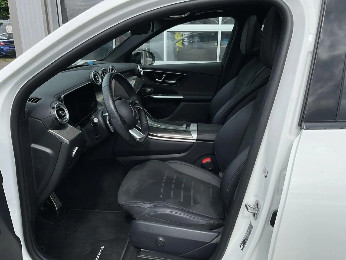 GLC 220d 4MATIC AMG-LINE+PANO+ACC+LED+AHK+KEYLES