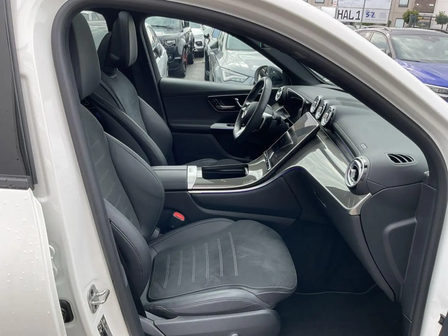 GLC 220d 4MATIC AMG-LINE+PANO+ACC+LED+AHK+KEYLES