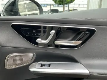 GLC 220d 4MATIC AMG-LINE+PANO+ACC+LED+AHK+KEYLES
