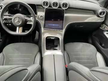 GLC 220d 4MATIC AMG-LINE+PANO+ACC+LED+AHK+KEYLES