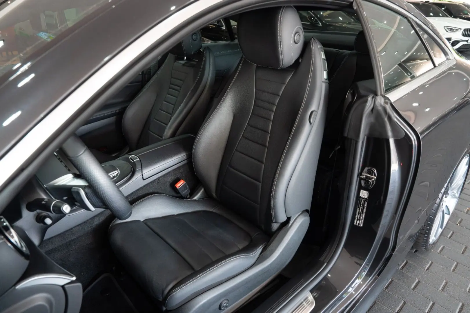 Mercedes-Benz E 450 Coupe 4Mat*AMG-LINE*BURMES*MULTIBEAM