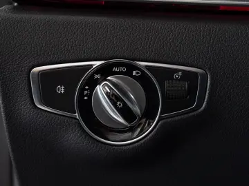 Mercedes-Benz E 450 Coupe 4Mat*AMG-LINE*BURMES*MULTIBEAM