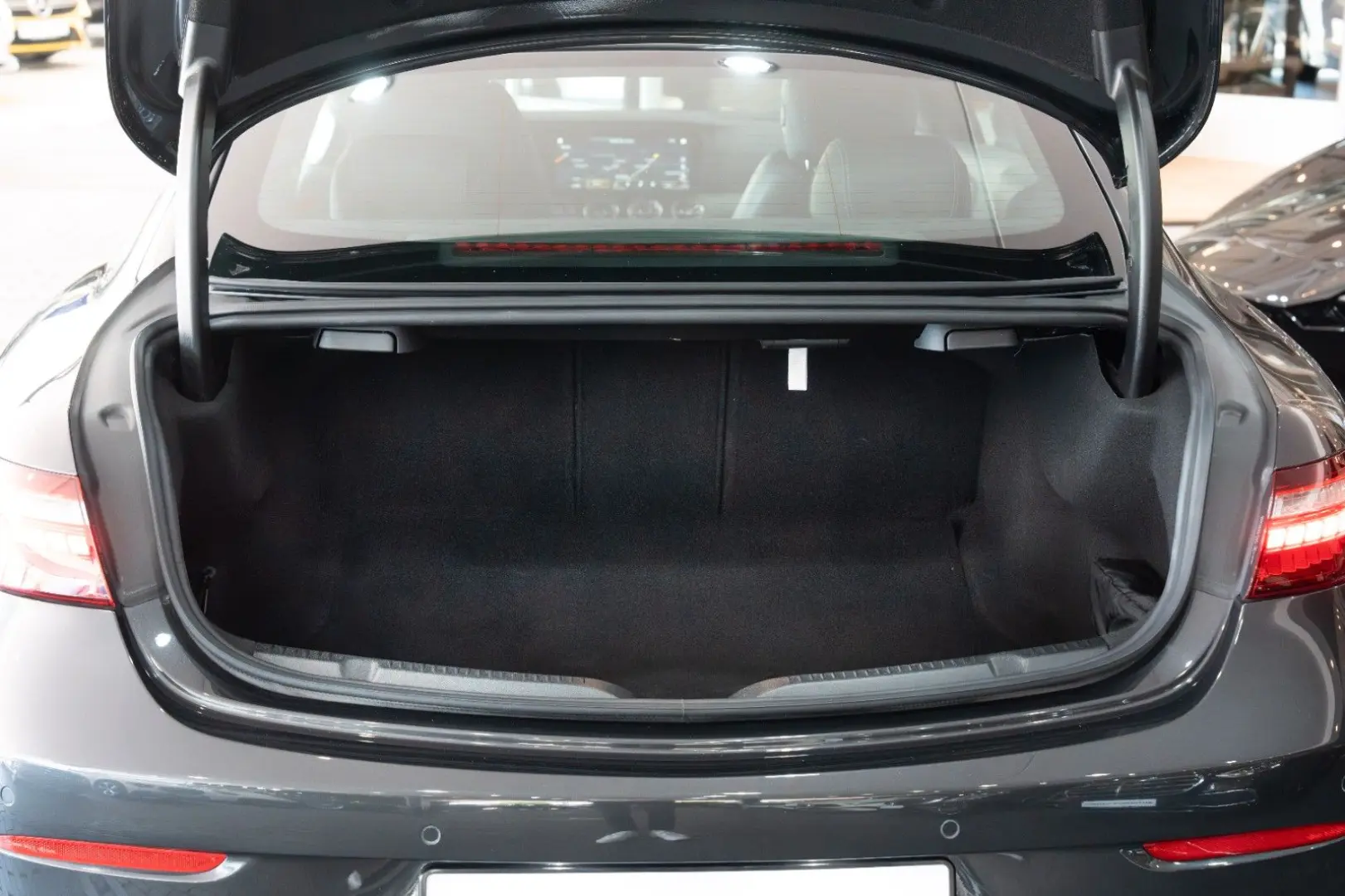 Mercedes-Benz E 450 Coupe 4Mat*AMG-LINE*BURMES*MULTIBEAM