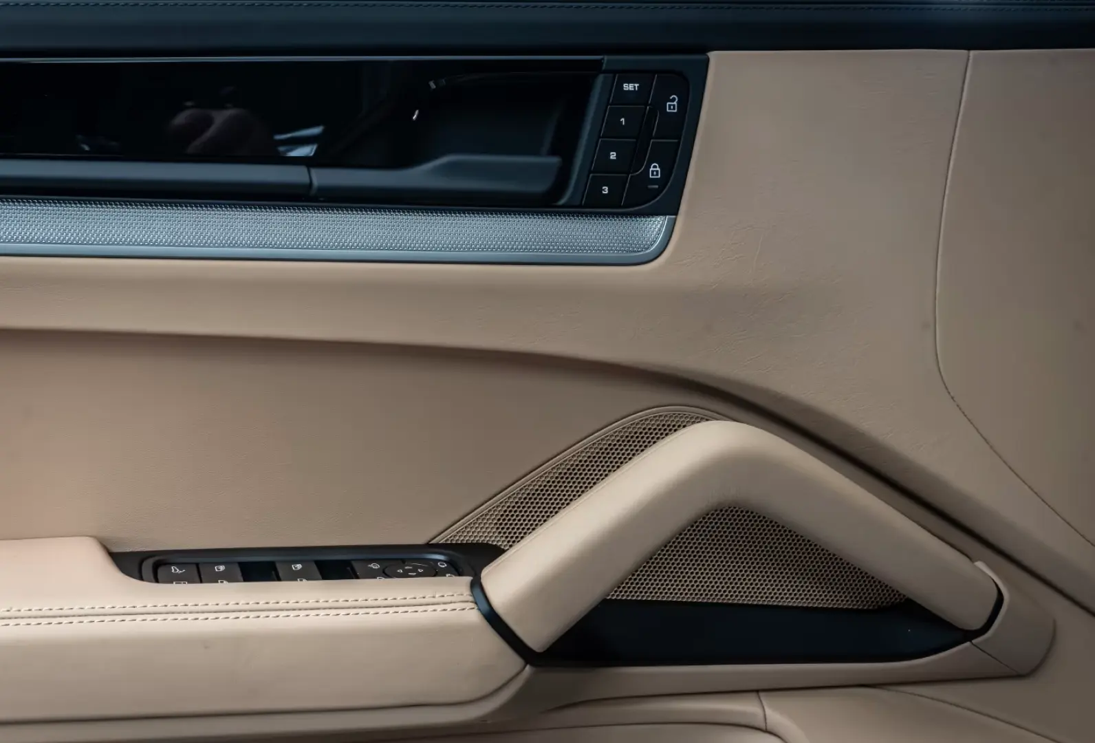 Porsche Cayenne Masaj E-Hybrid HD-Matrix Inno