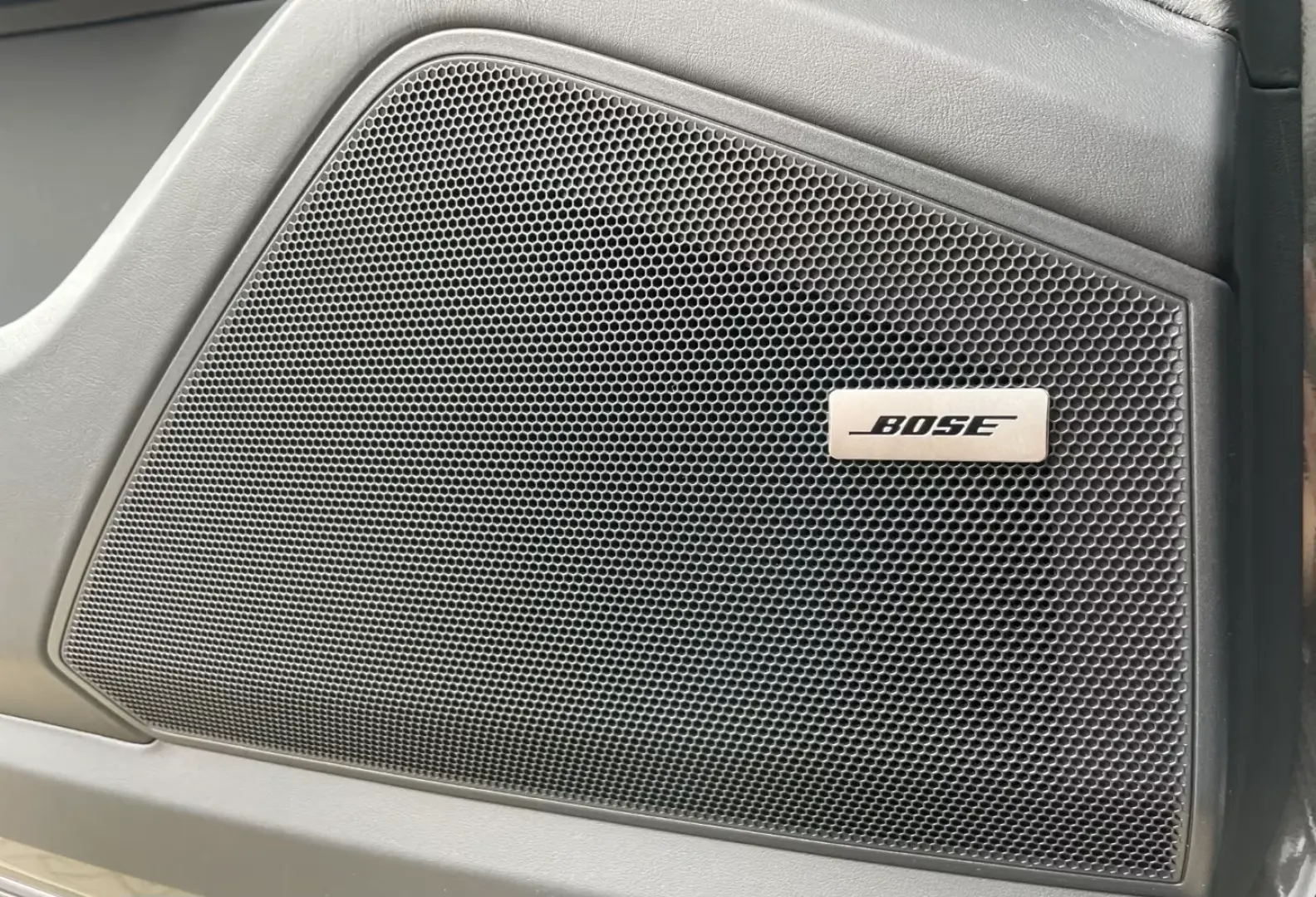 Porsche Cayenne E-Hybrid BOSE LED-Matrix