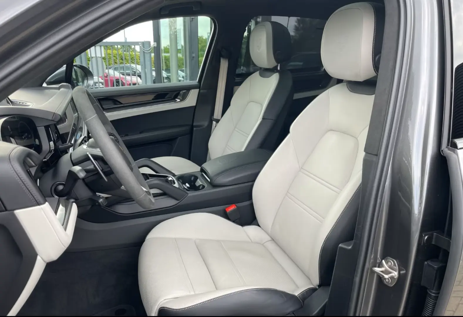Porsche Cayenne E-Hybrid BOSE LED-Matrix