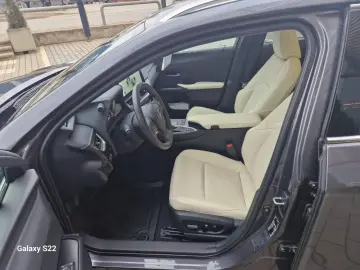 Lexus UX 250h 2.0L HEV 20H- (178 HP) 4X4 CVT Executive