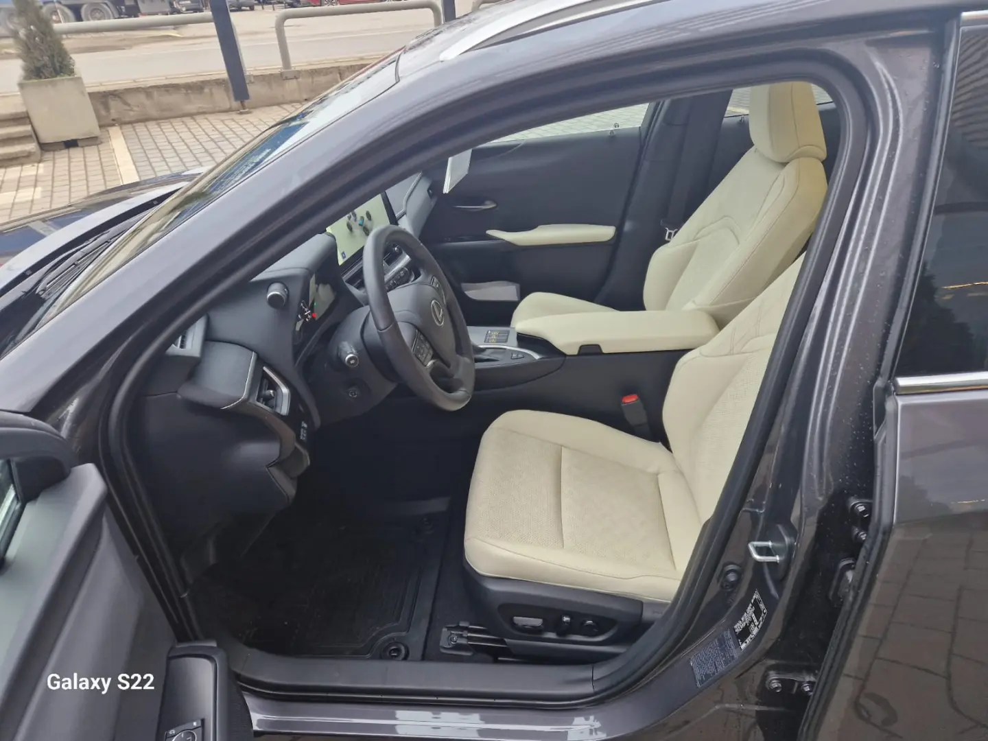 Lexus UX 250h 2.0L HEV 20H- (178 HP) 4X4 CVT Executive