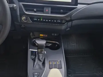 Lexus UX 250h 2.0L HEV 20H- (178 HP) 4X4 CVT Executive