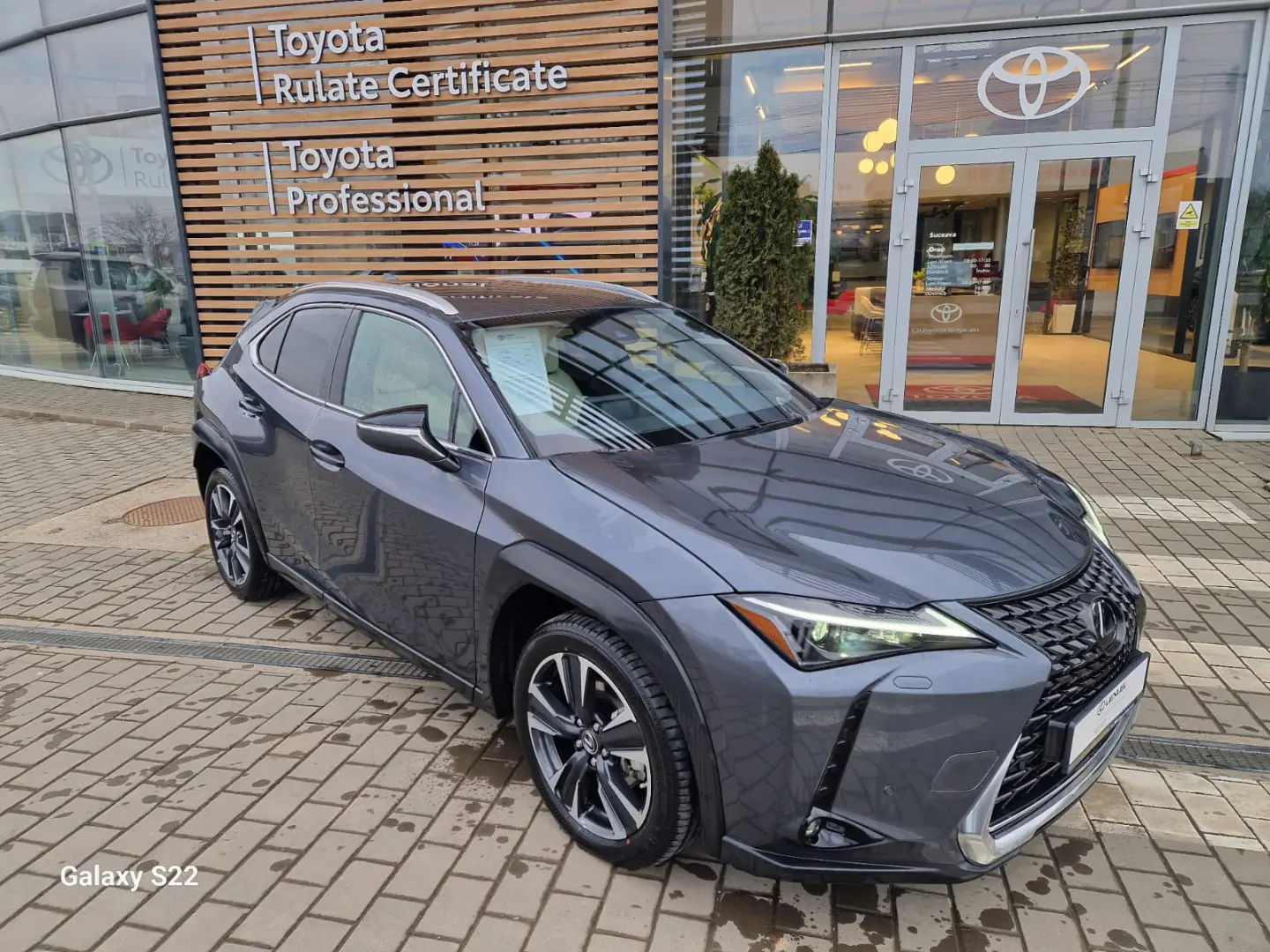 Lexus UX 250h 2.0L HEV 20H- (178 HP) 4X4 CVT Executive
