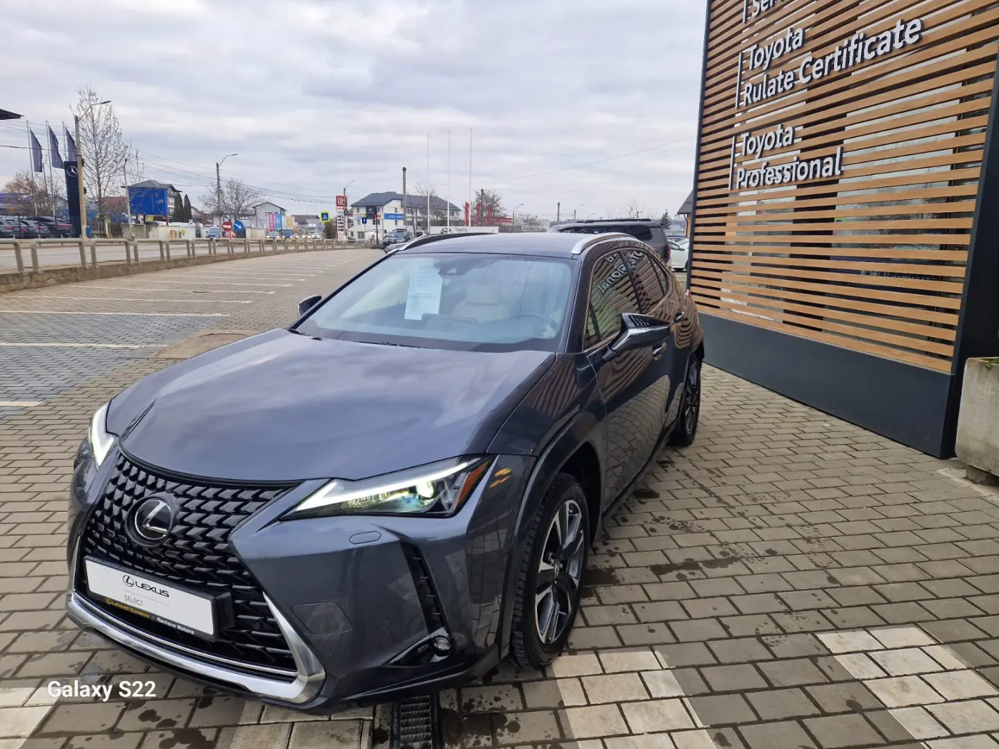 Lexus UX 250h 2.0L HEV 20H- (178 HP) 4X4 CVT Executive