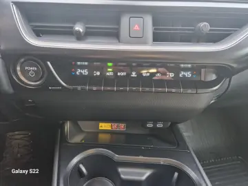 Lexus UX 250h 2.0L HEV 20H- (178 HP) 4X4 CVT Executive