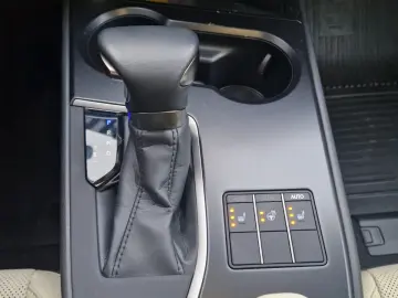 Lexus UX 250h 2.0L HEV 20H- (178 HP) 4X4 CVT Executive