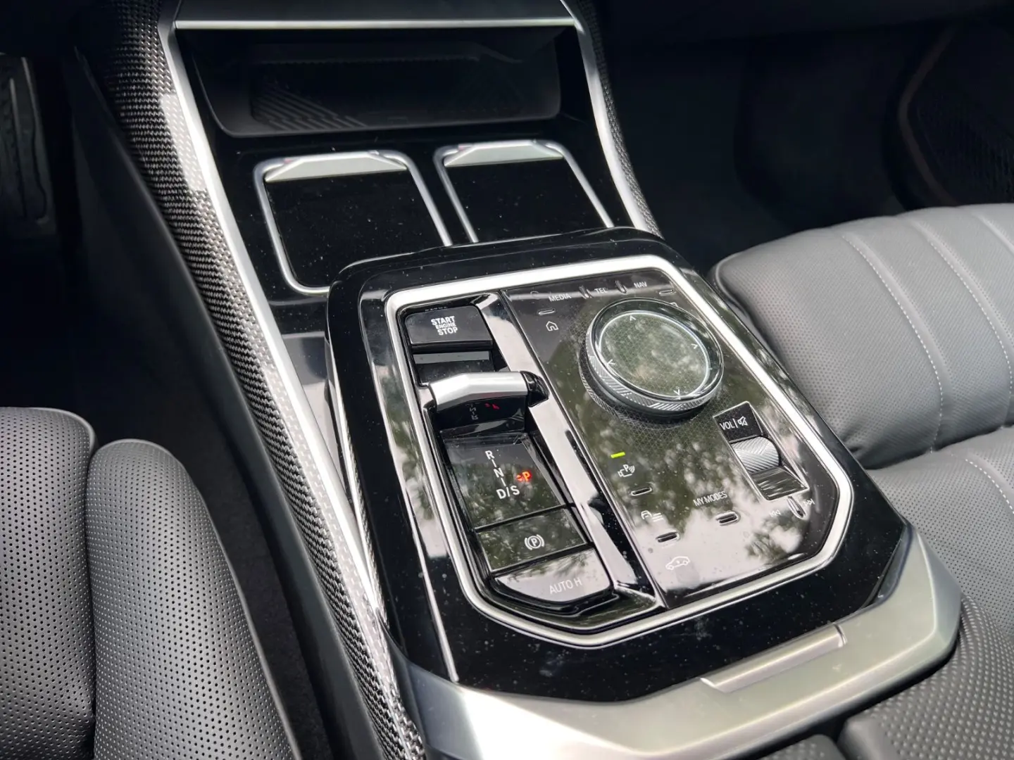 740d xDrive M-Sport*SKY-LOUNGE*B&W*LASER