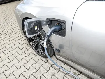 750e xDrive HUD PANO ACC 360°KAM RFK NAVI LED