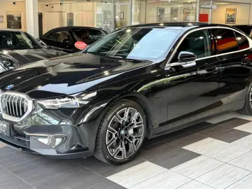 BMW 550 e xDrive Pano H&K Sitzbelüftung Iconic Glow