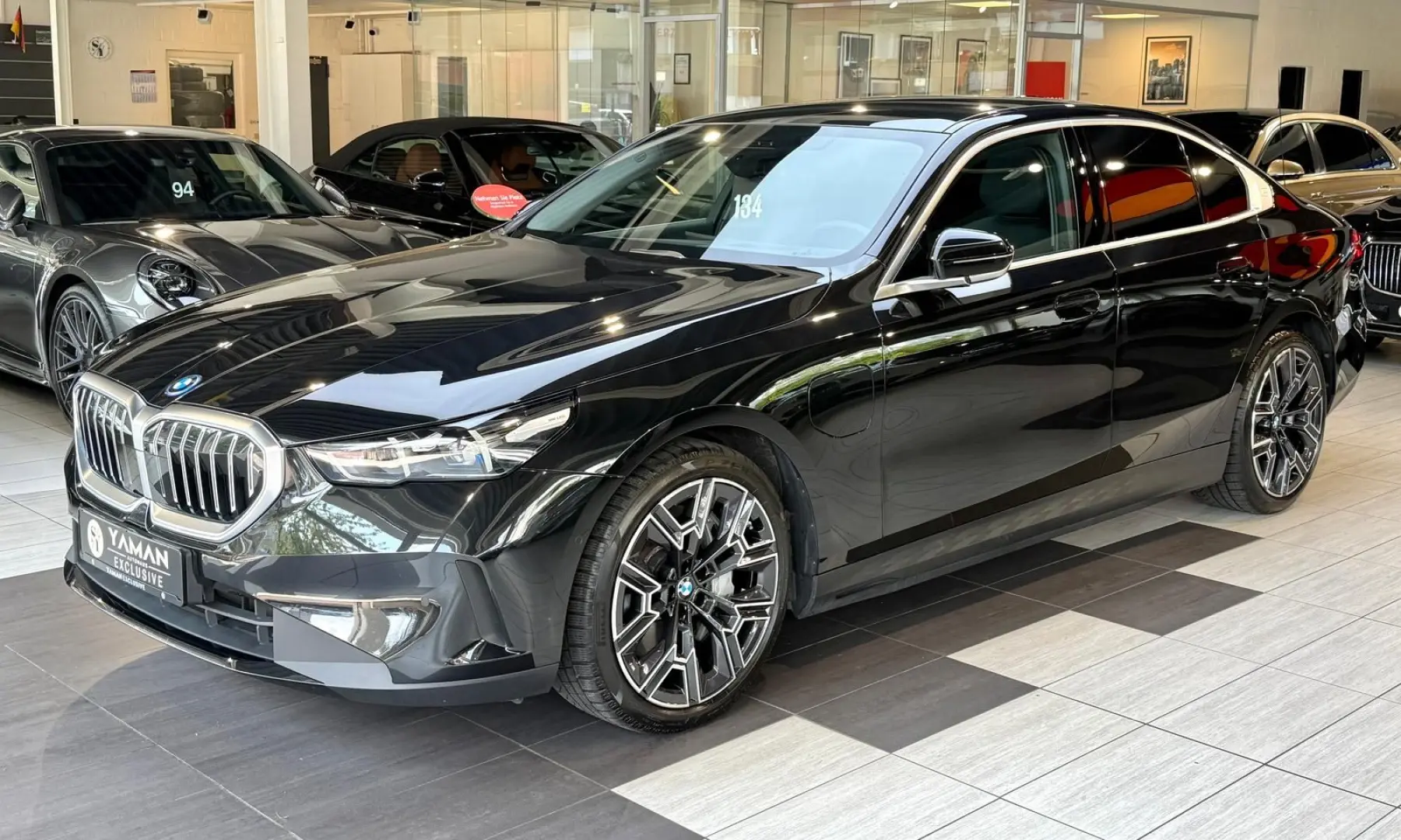 BMW 550 e xDrive*Pano*H&K*Sitzbelüftung*Iconic Glow