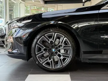 BMW 550 e xDrive*Pano*H&K*Sitzbelüftung*Iconic Glow