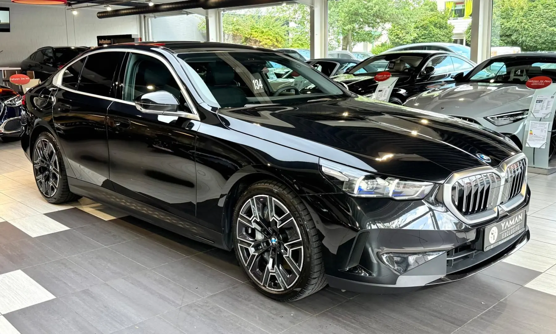 BMW 550 e xDrive*Pano*H&K*Sitzbelüftung*Iconic Glow