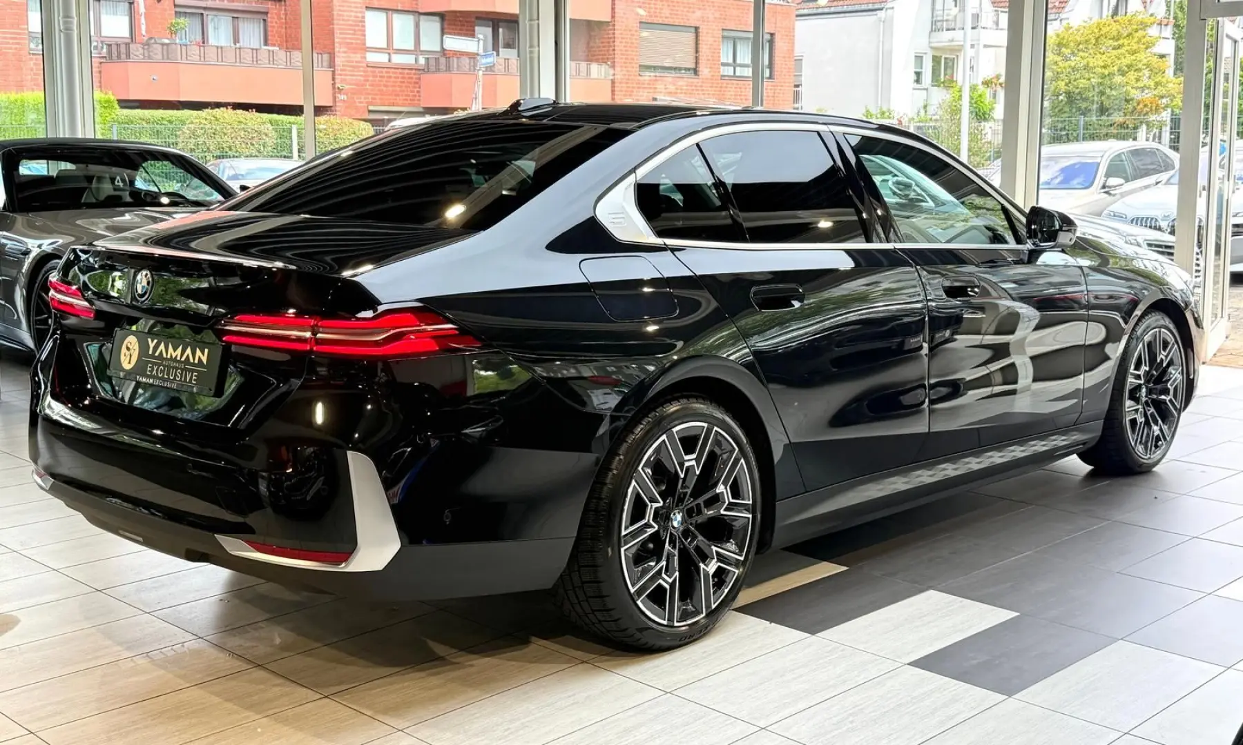 BMW 550 e xDrive*Pano*H&K*Sitzbelüftung*Iconic Glow