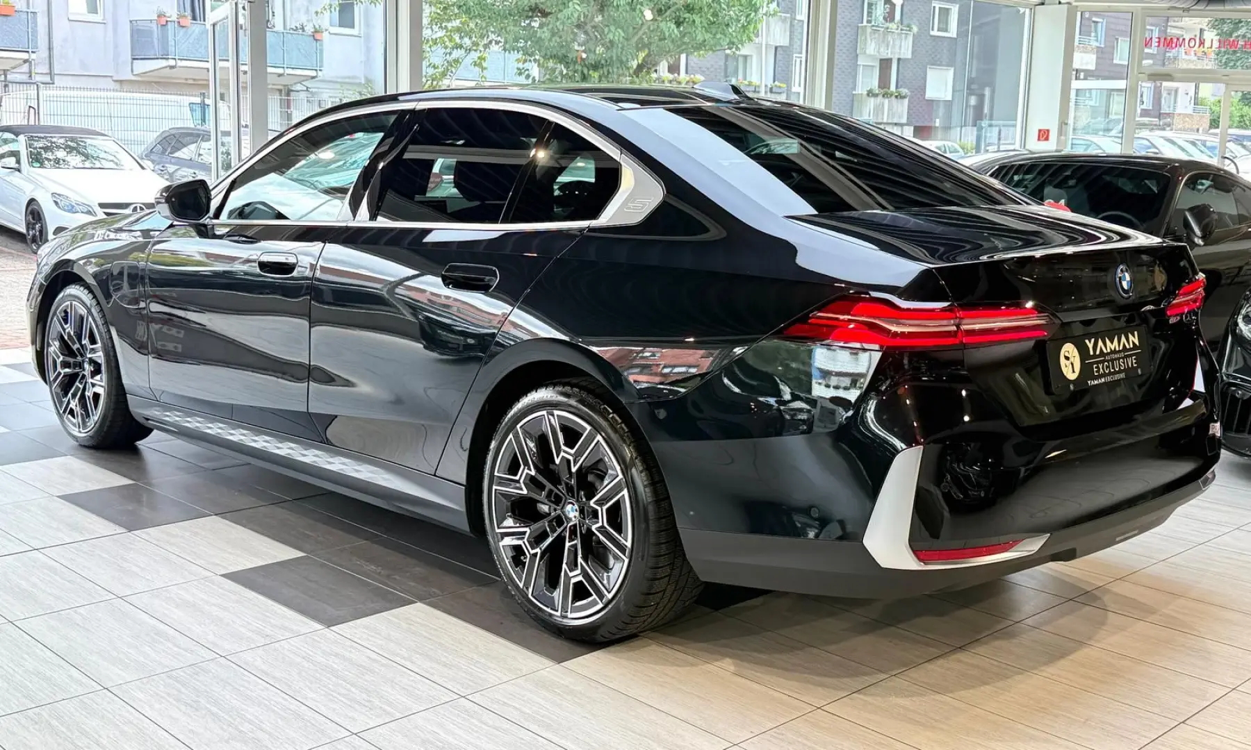 BMW 550 e xDrive*Pano*H&K*Sitzbelüftung*Iconic Glow