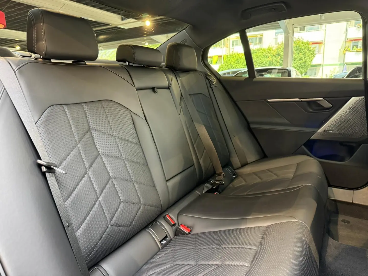 BMW 550 e xDrive*Pano*H&K*Sitzbelüftung*Iconic Glow