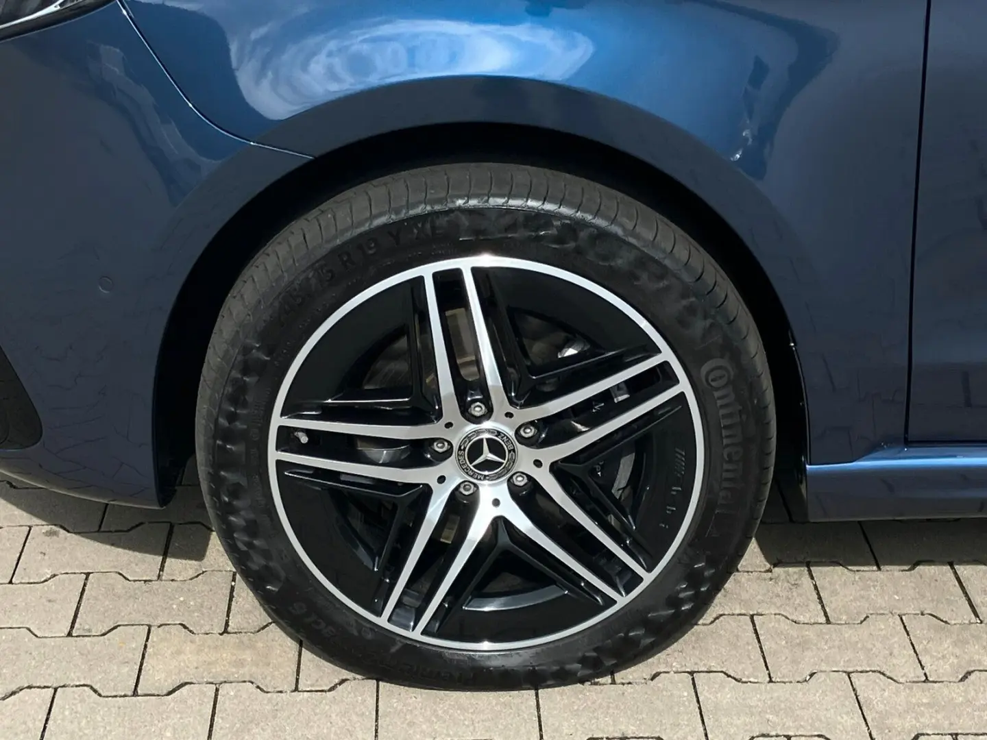 Mercedes-Benz V300 4-MATIC AVANTGARDE AMG DISTRONIC