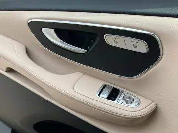 Mercedes-Benz V300 4-MATIC AVANTGARDE AMG DISTRONIC