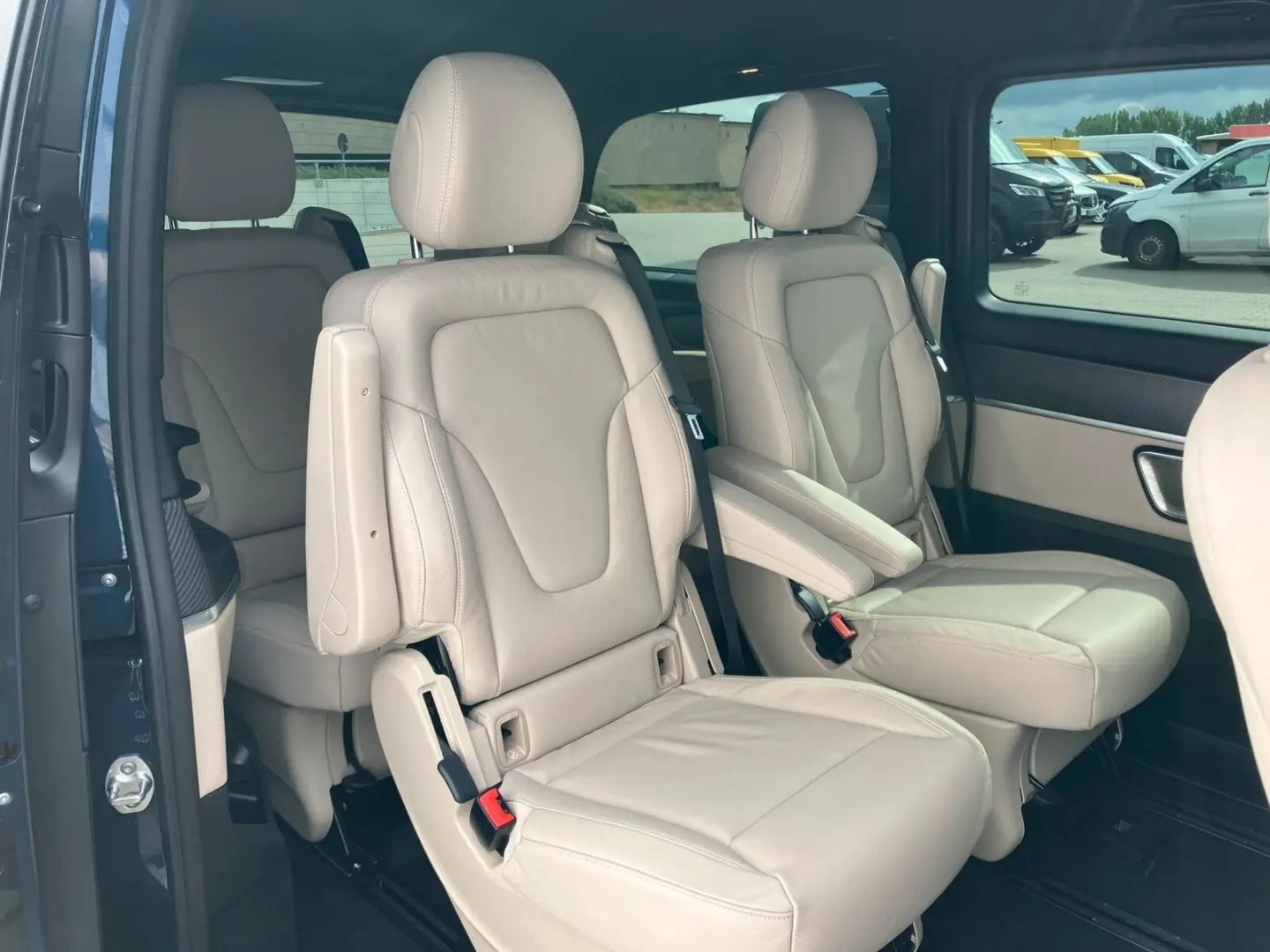 Mercedes-Benz V300 4-MATIC AVANTGARDE AMG DISTRONIC