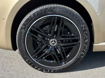 Mercedes-Benz V 300d Avantgarde 4x4 lung AMG Pano