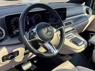 Mercedes-Benz V 300d Avantgarde 4x4 lung AMG Pano