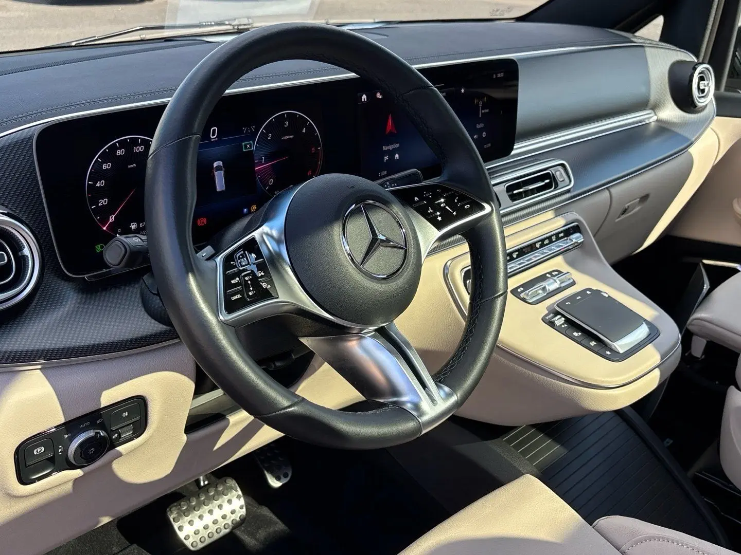 Mercedes-Benz V 300d Avantgarde 4x4 lung AMG Pano