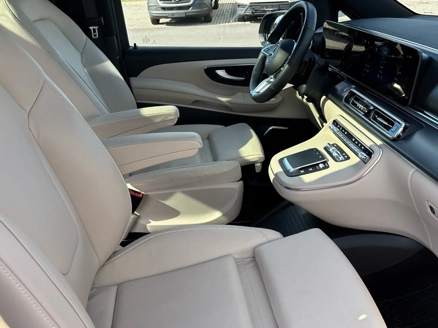 Mercedes-Benz V 300d Avantgarde 4x4 lung AMG Pano