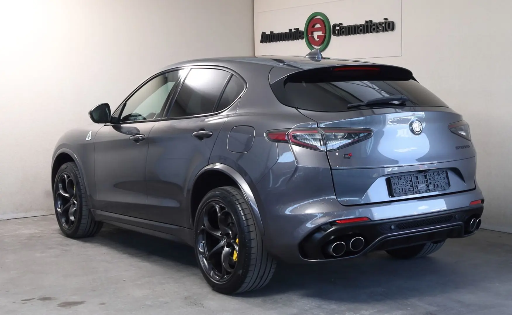 Alfa Romeo Stelvio Quadrifoglio Q4 Top