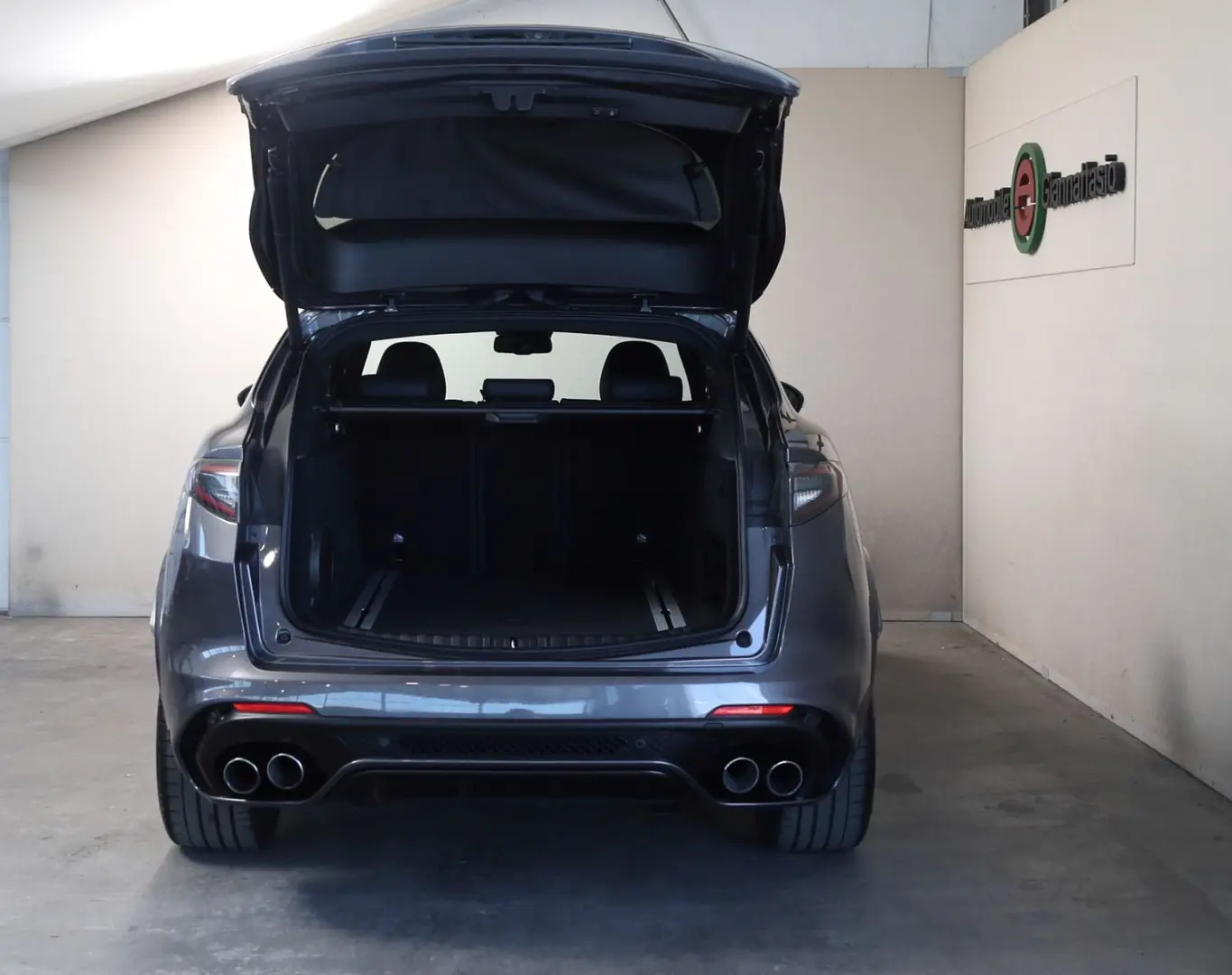Alfa Romeo Stelvio Quadrifoglio Q4 Top