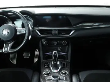 Alfa Romeo Stelvio Quadrifoglio Q4 Top