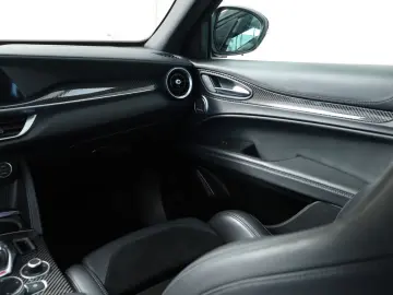 Alfa Romeo Stelvio Quadrifoglio Q4 Top
