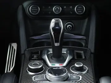 Alfa Romeo Stelvio Quadrifoglio Q4 Top