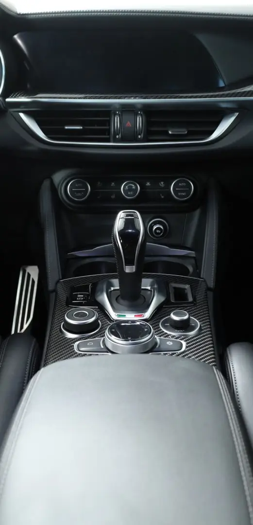 Alfa Romeo Stelvio Quadrifoglio Q4 Top